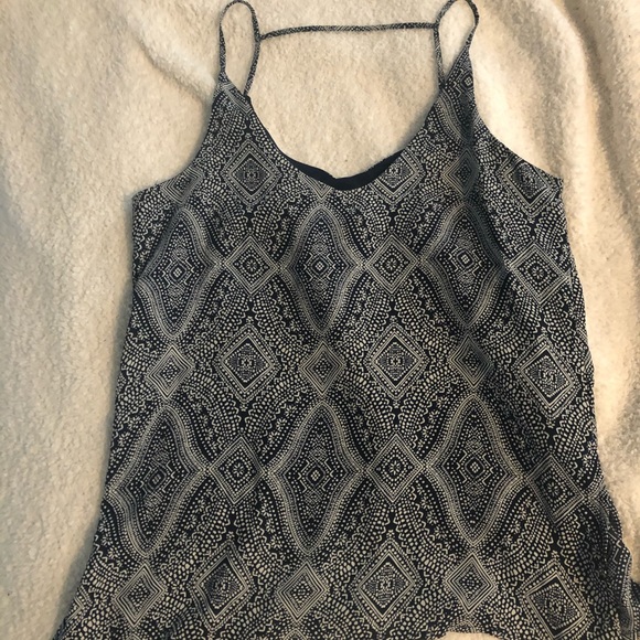 H&M Tops - Adorable tank from H&M 😎